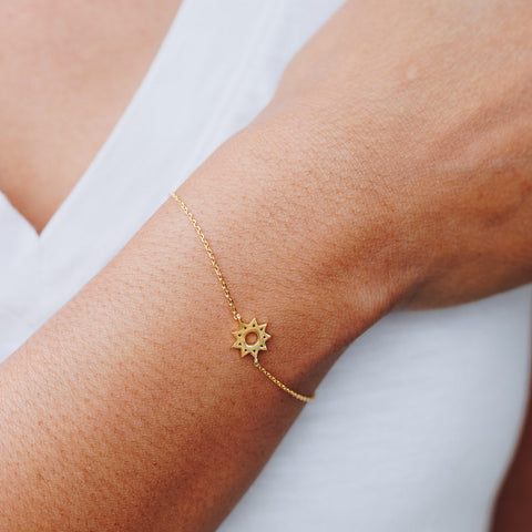 simple gold Bahai nine pointed star bracelet
